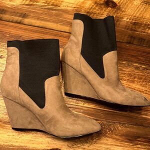 Women’s boots size 9 NWOT Style Charles